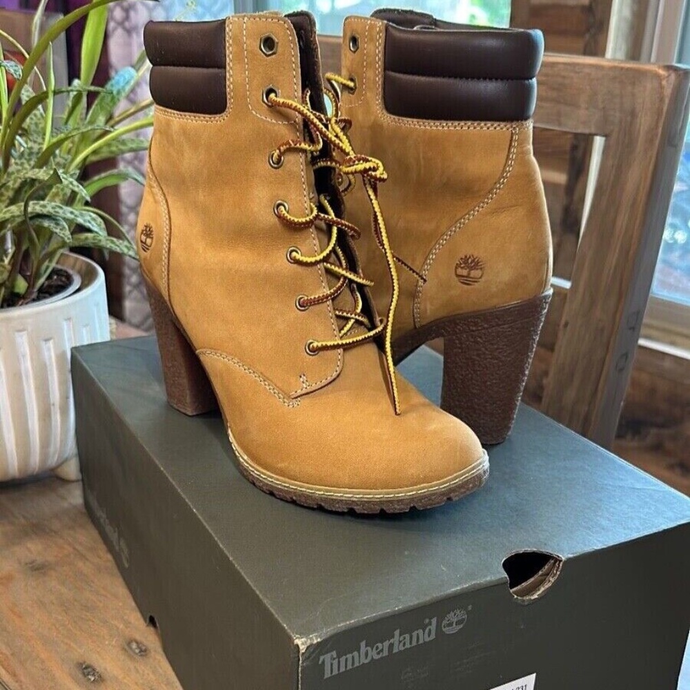 Women | Timberland | Boots | Size 8 | NEW and in BOX! Great for gifting!